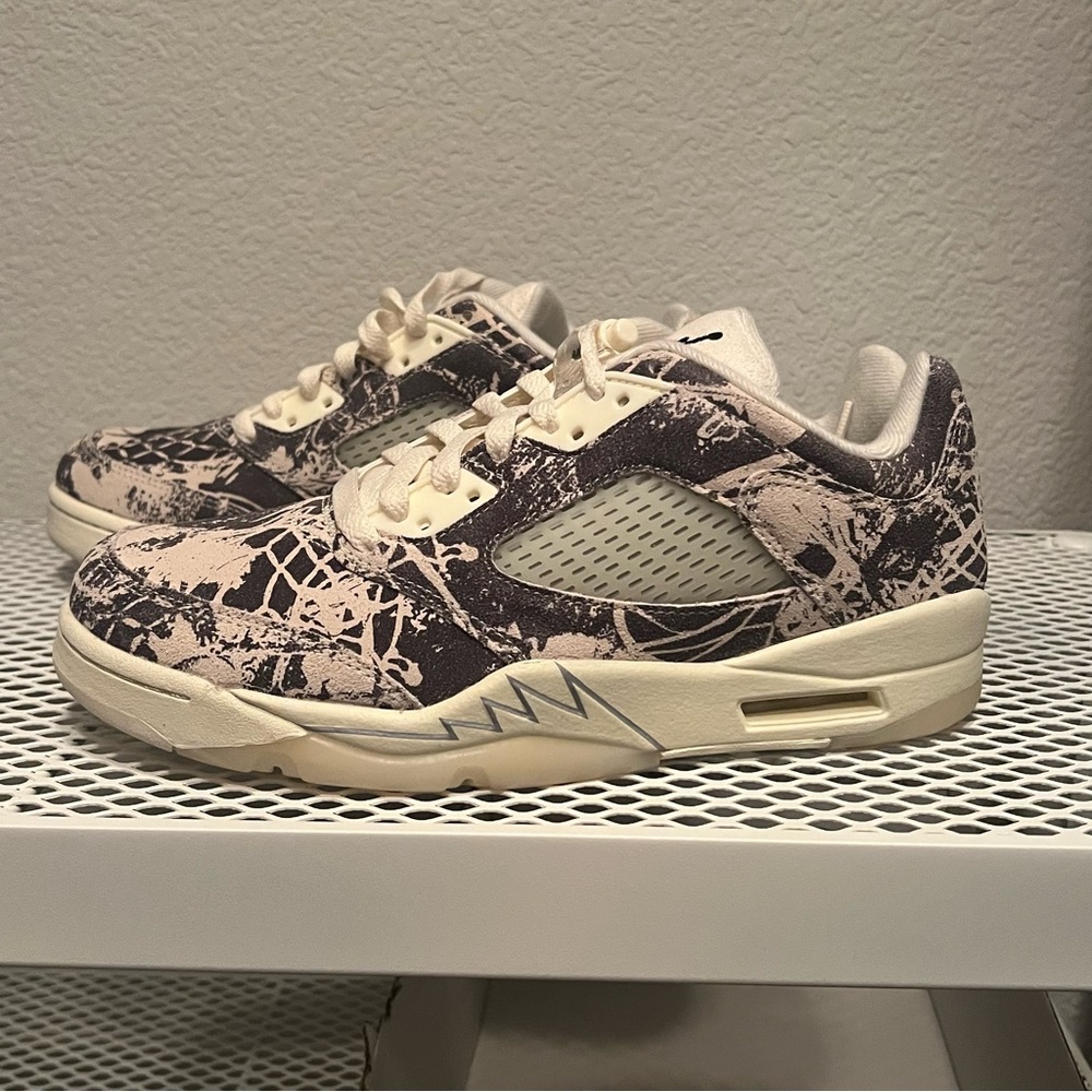 Nike air jordan 5 retro women's low coconut milk black white size 9